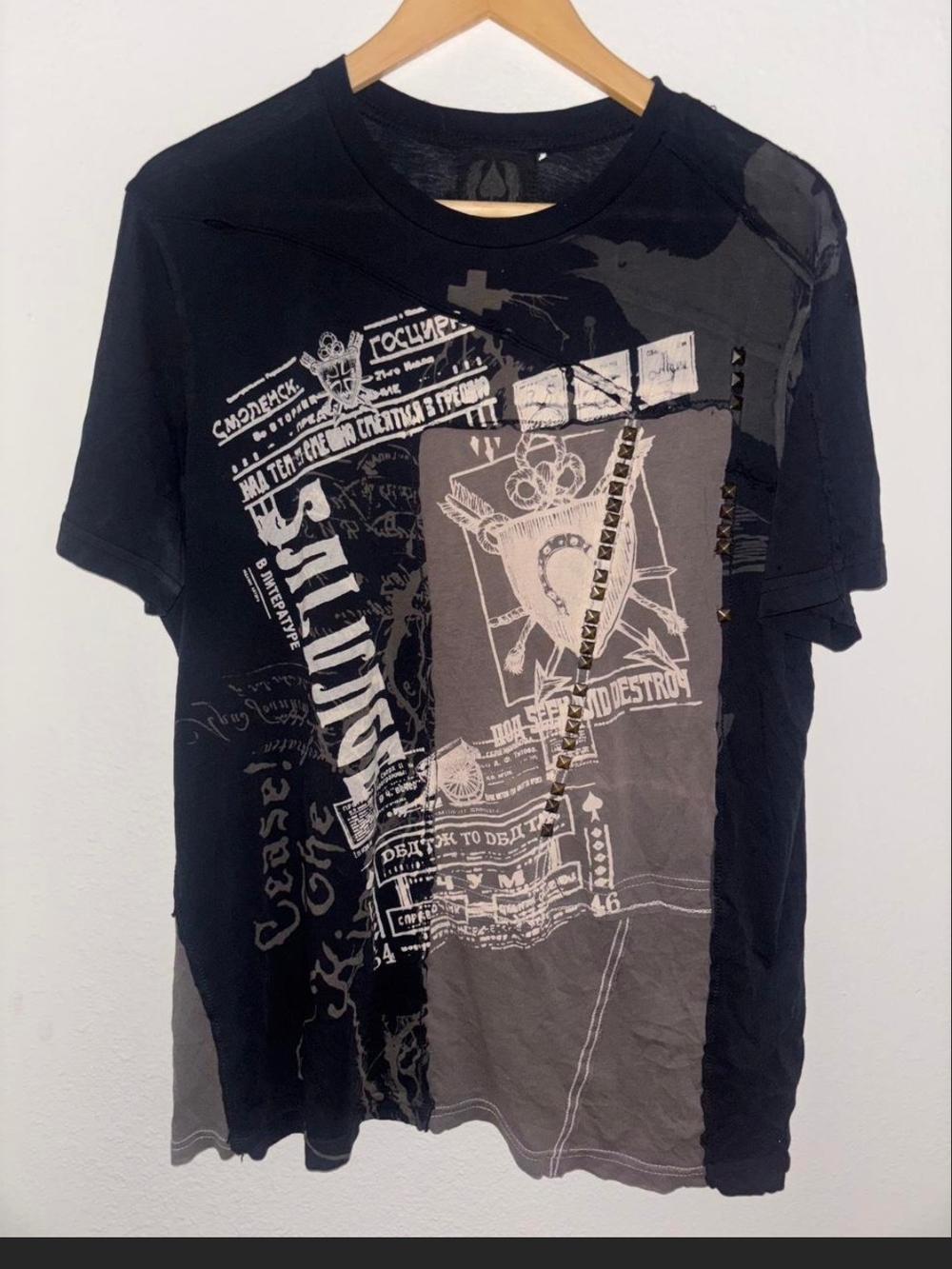 SALVAGE GRAPHIC TSHIRT. XL